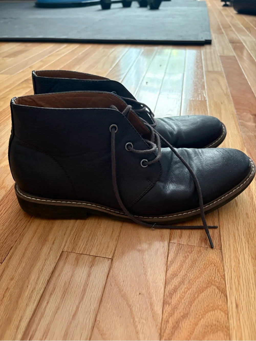 Men's Guess Black Leather Chukka Boots - Classic Lace-Up Style